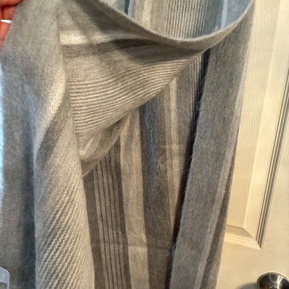 Unisex Large Grey Alpaca Scarf - EUC - Picture 3 of 10